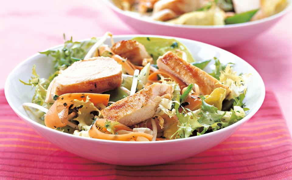 Power-Salat mit Hendl und Sprossen