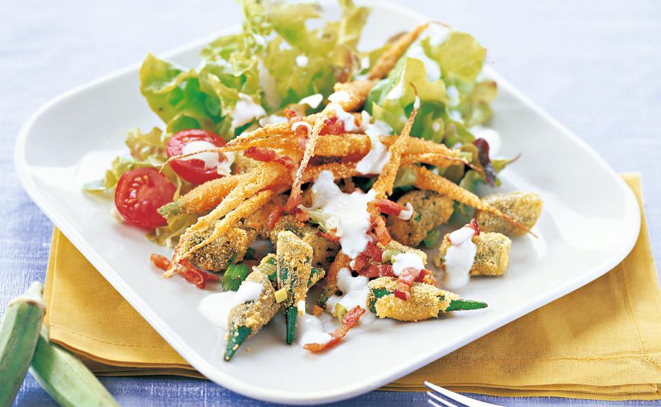 Salat mit Okras und Babykarotten in Maiskruste