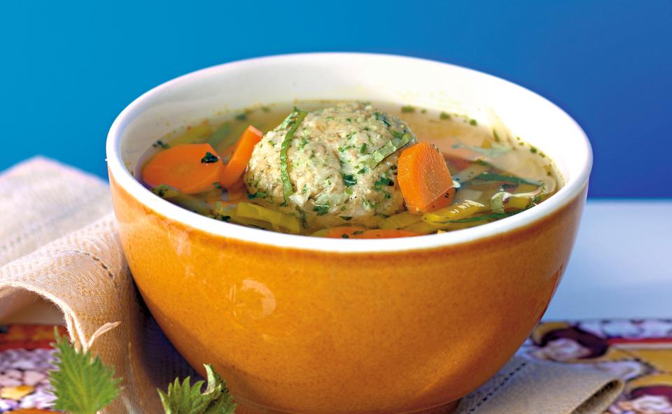 Kräuter-Grünkernknödel-Suppe