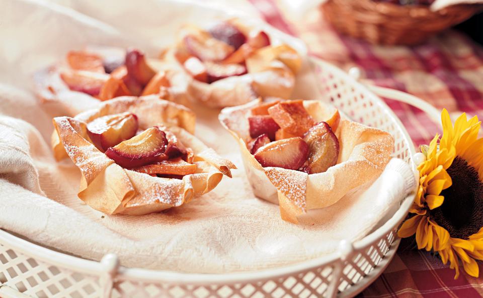 Strudelblüten mit süßem Ofenkürbis und Zwetschken