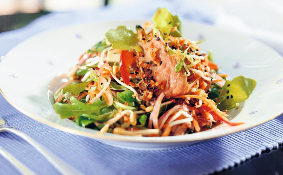 Asiatisch inspirierter Rindfleischsalat