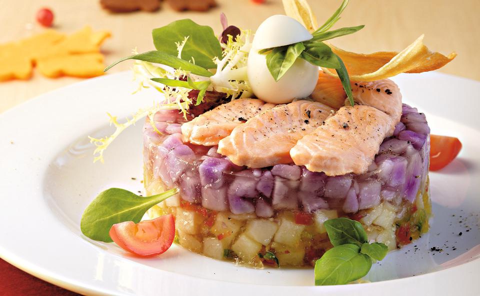 Erdäpfelsülzchen mit Lachs