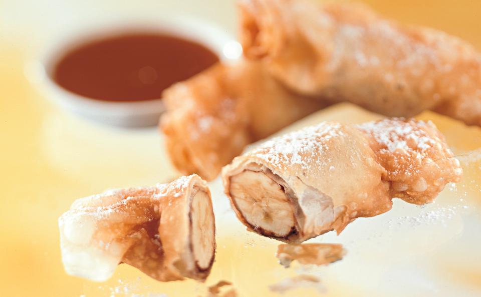 Bananen im Strudelblatt mit Karamellsauce • Rezept • GUSTO.AT