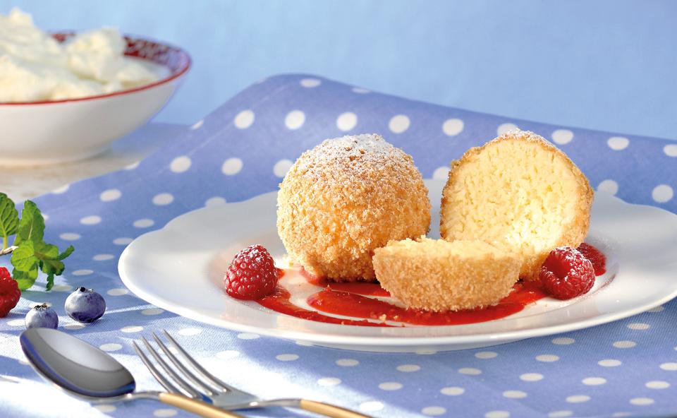 Topfenknödel mit Beeren