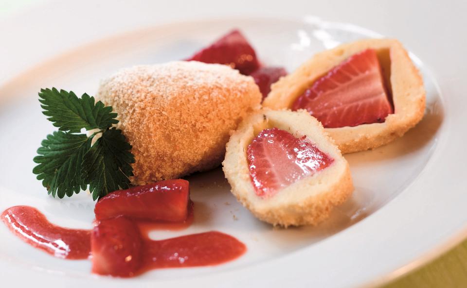 Erdbeerknödel mit Erdbeerragout