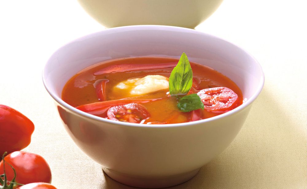 Tomaten-Paprika-Suppe mit Rahmnockerln • Rezept • GUSTO.AT