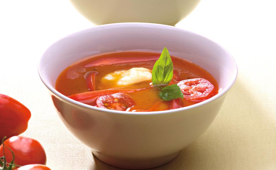 Tomaten-Paprika-Suppe mit Rahmnockerln