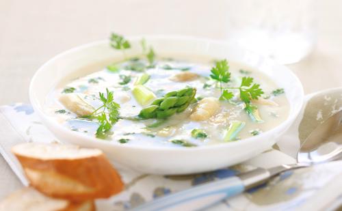 Bild: GUSTO / Theresa Schrems Spargelsuppe, immer wieder anders