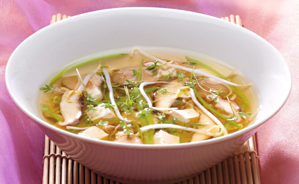 Asiatische Suppe mit Tofu