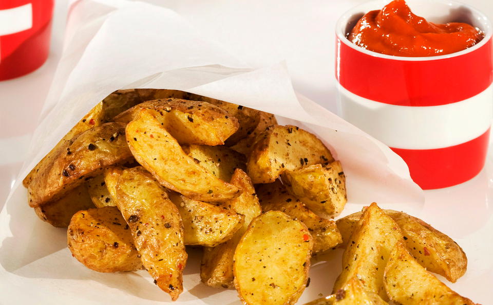 Gepfefferte Pommes mit Paprika-Ketchup 