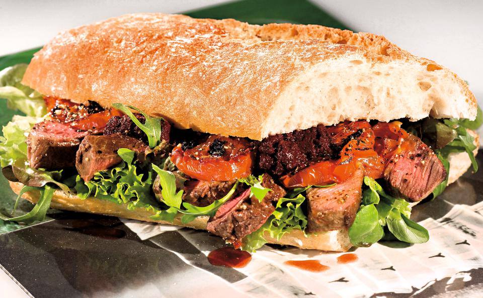 Steak-Sandwich mit karamellisierten Paradeisern