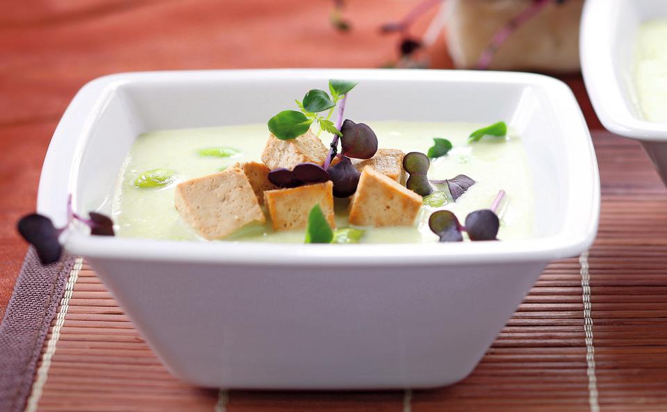Sojabohnensuppe mit Tofu
