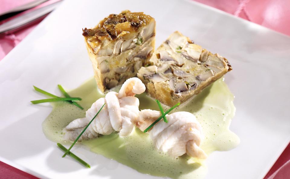 Champignon-Auflauf mit Kräutersauce und Seezunge