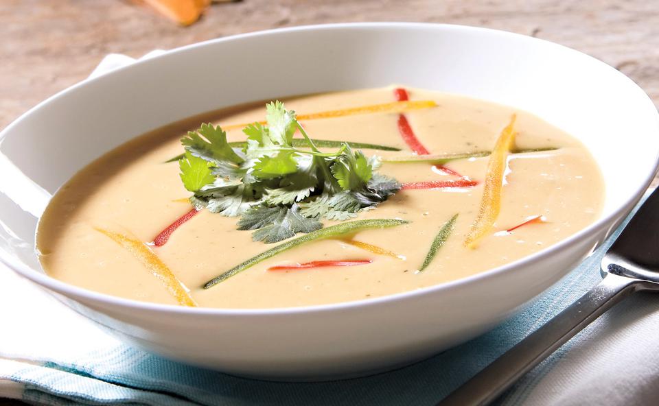 Kürbiscremesuppe mit Kokosmilch und Koriander