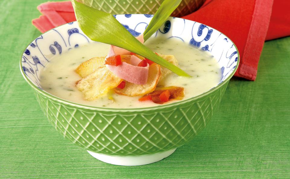 Bärlauchsuppe mit Schinken & Erdäpfelchips