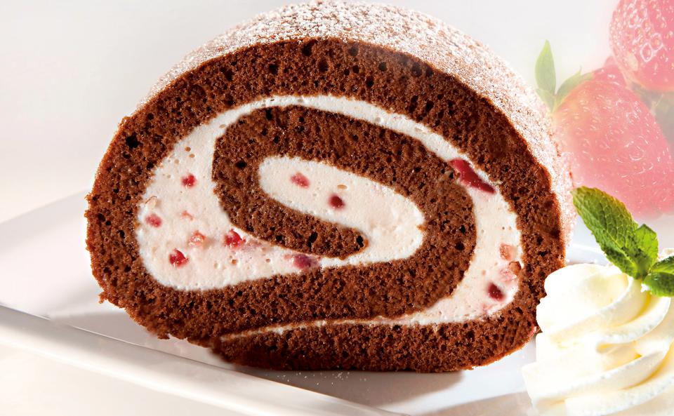 Schokolade-Erdbeer-Roulade • Rezept • GUSTO.AT
