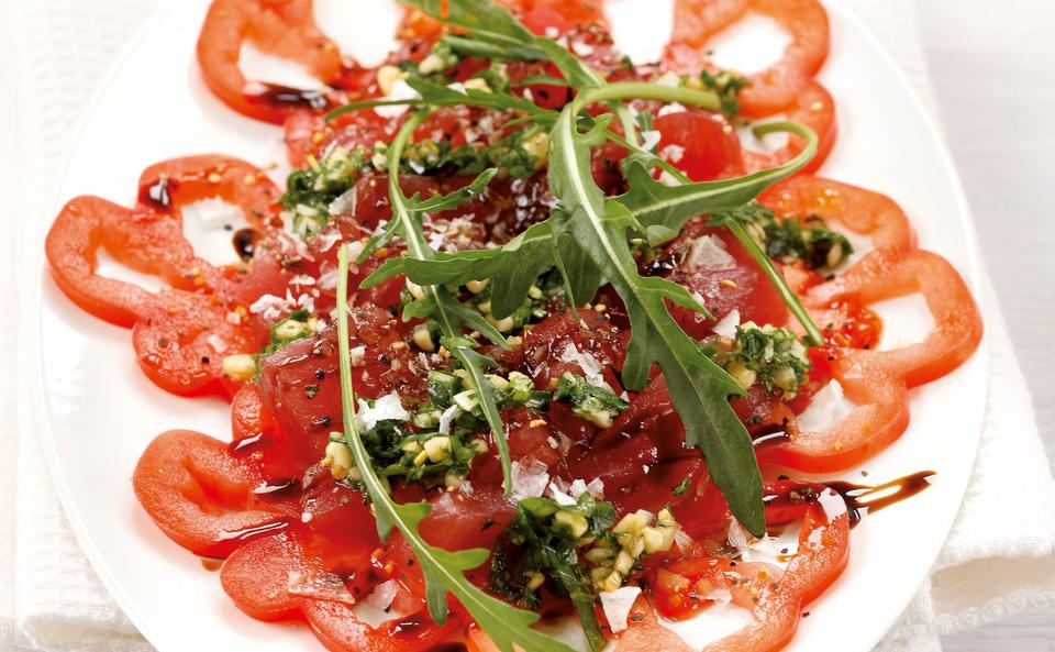 Paradeiser-Carpaccio mit Thunfisch und Rucola • Rezept • GUSTO.AT