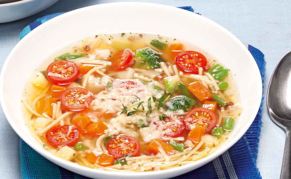 Italienische Gemüsesuppe mit Spaghetti