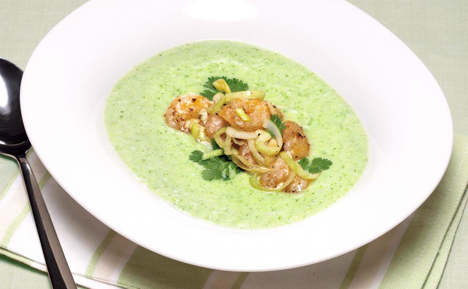 Brokkolisuppe mit Shrimps