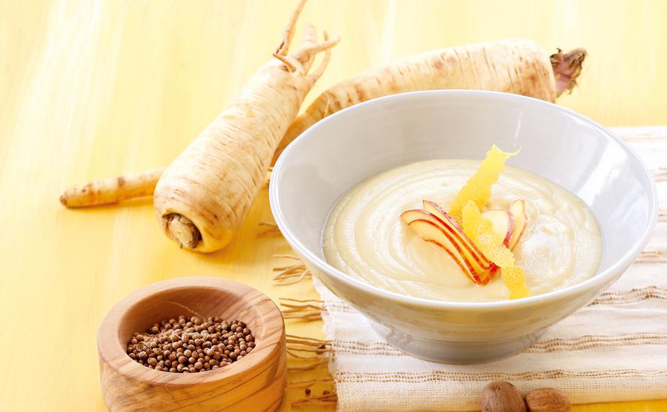 Pastinakencremesuppe mit Apfel • Rezept • GUSTO.AT