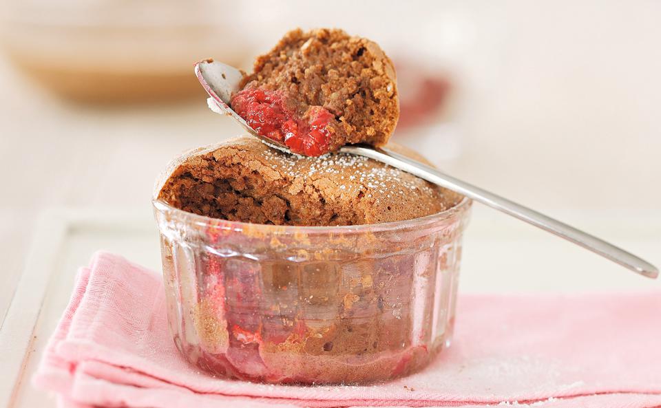 Schoko-Mandelauflauf mit Himbeeren