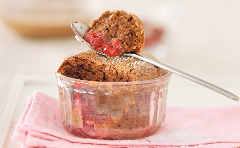 Schoko-Mandelauflauf mit Himbeeren