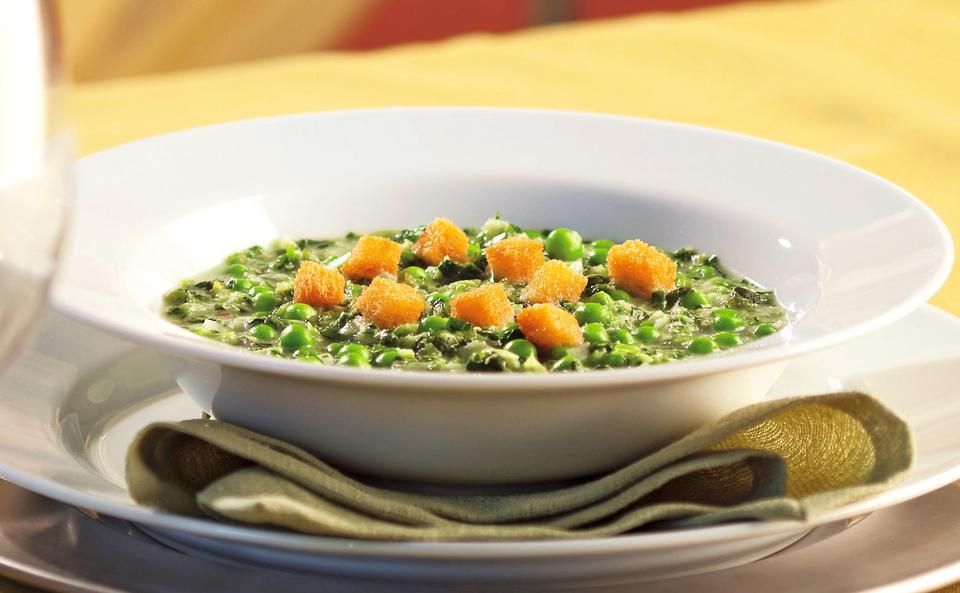 Salatsuppe mit Croûtons