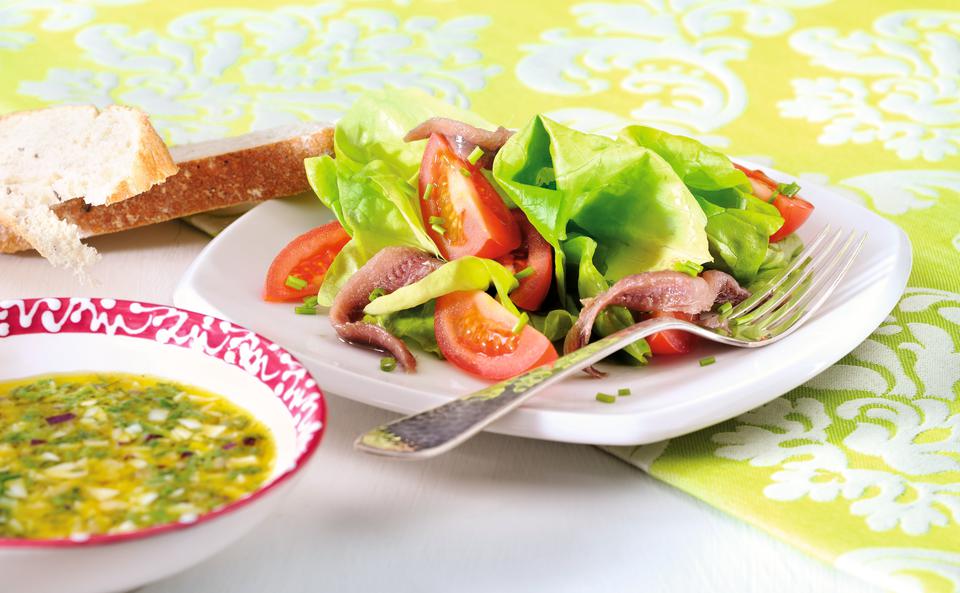 Oster-Salat mit Sardellen und Ei-Dressing