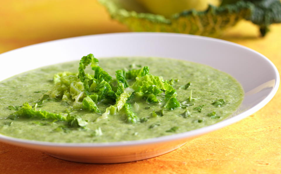 Zitronenwürzige Kohl-Cremesuppe