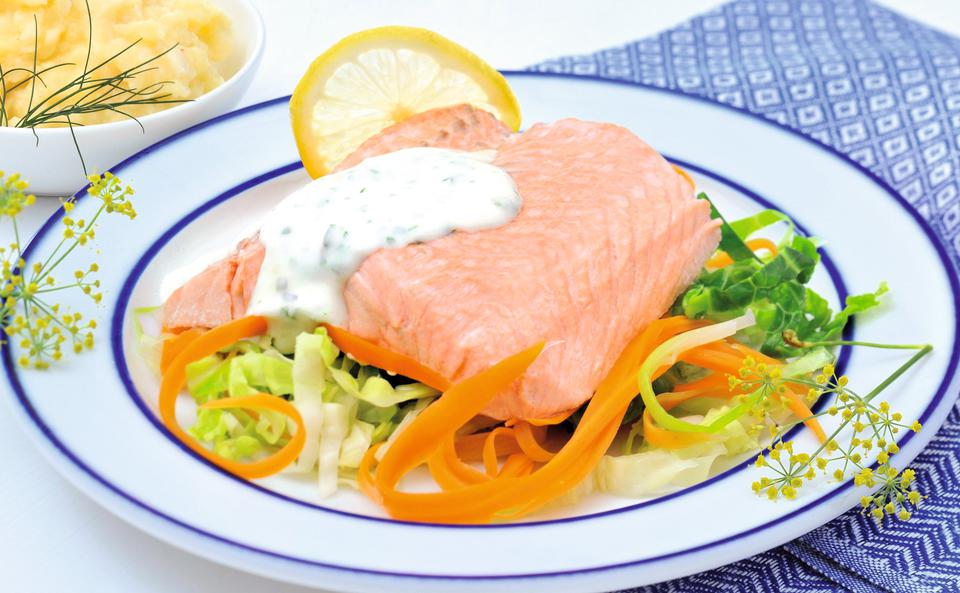 Lachs mit Gemüse und Sellerie-Erdäpfel-Püree