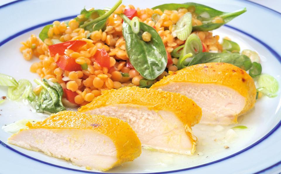 Joghurt-Mango-Huhn mit Linsensalat