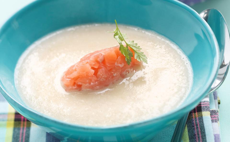 Champagner-Sauerkrautsuppe mit Fischnockerln