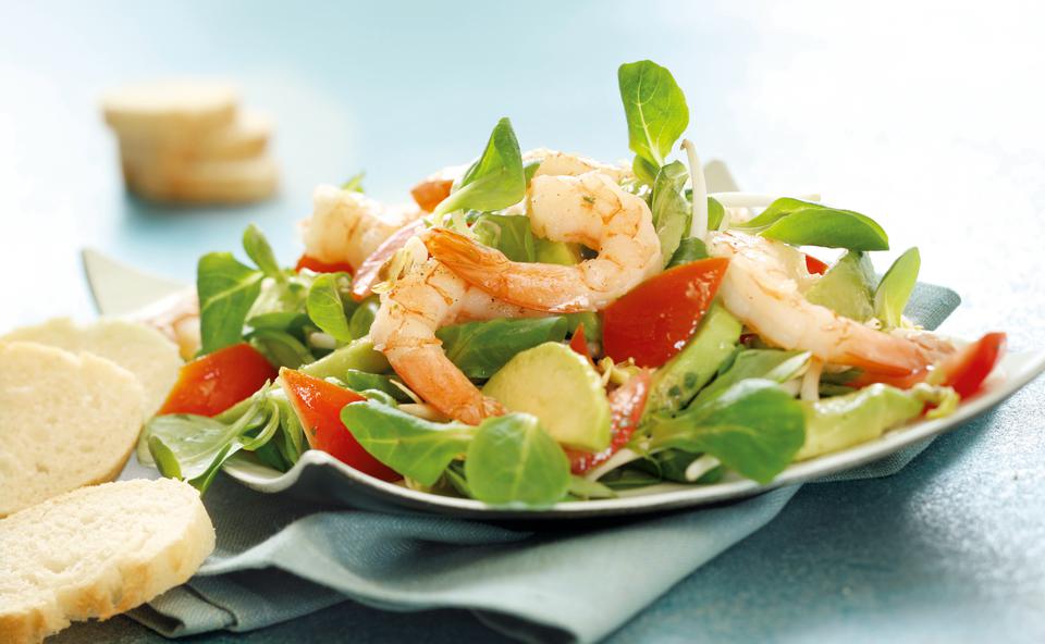 Avocado-Vogerlsalat mit Shrimps