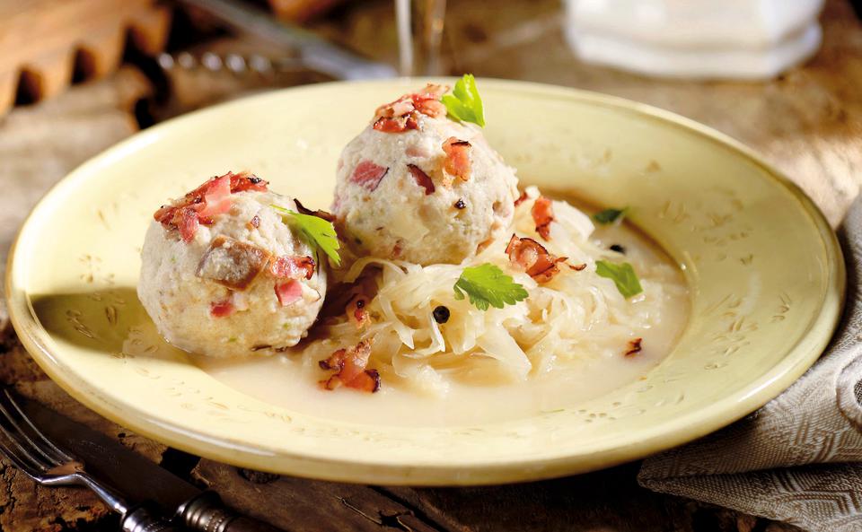 Speckknödel mit Sauerkraut