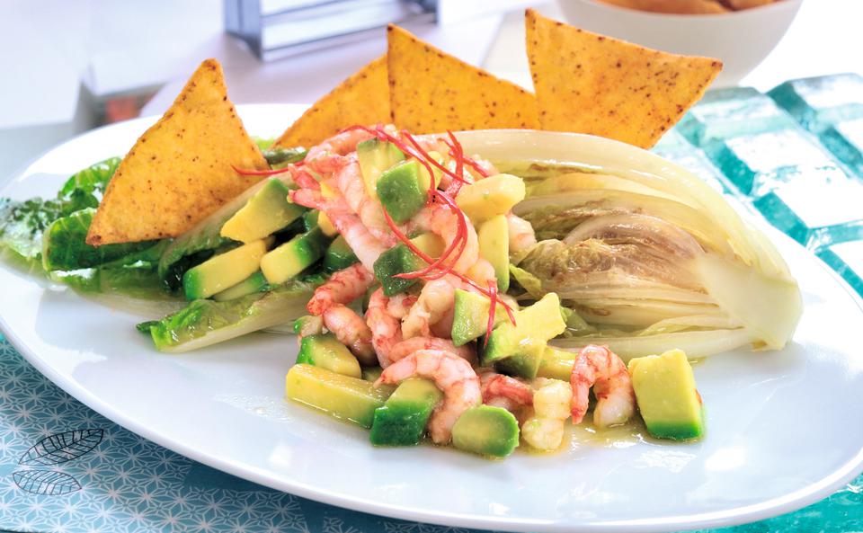 Gebratener Kochsalat mit Shrimps & Tortillachips