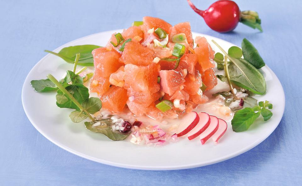 Alpenlachs-Tatar mit Brunnenkresse-Salat • Rezept • GUSTO.AT