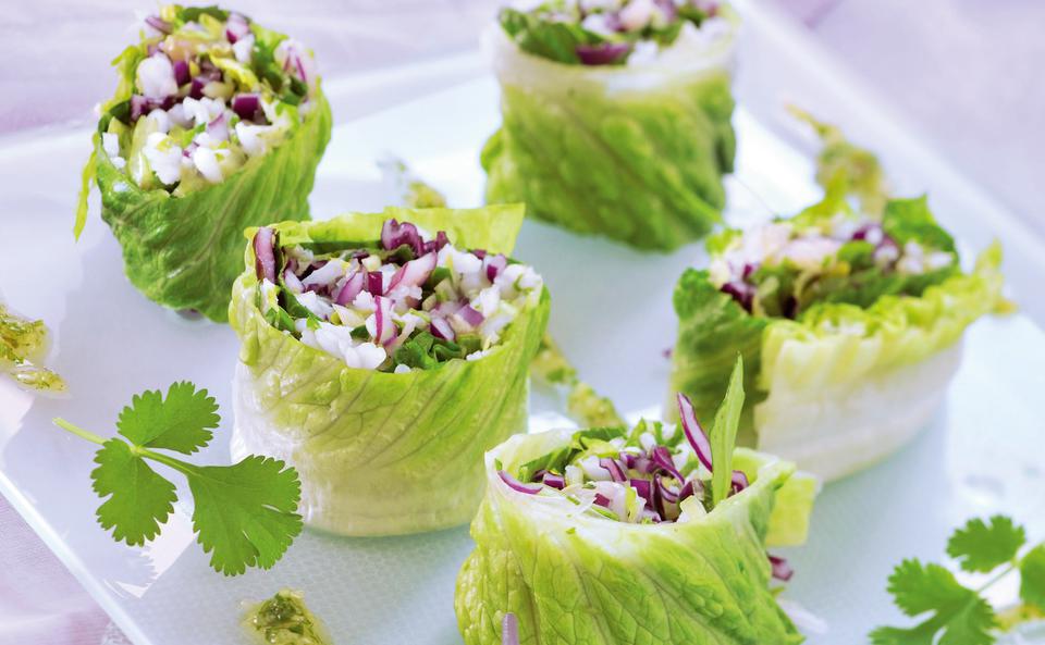 Salat-Sushi mit japanischem Pesto