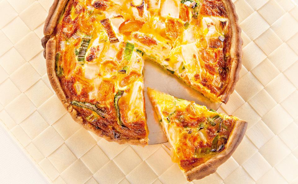 Quiche mit Spargel, Karotten und Lauch