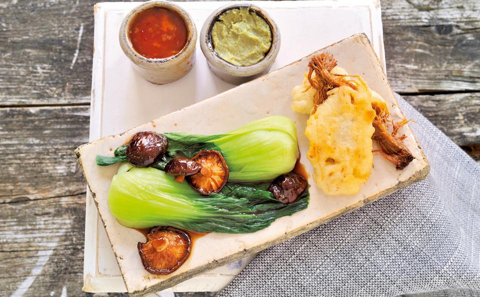 Geschmorte Shiitake mit Pak Choi und Enoki-Tempura • Rezept • GUSTO.AT