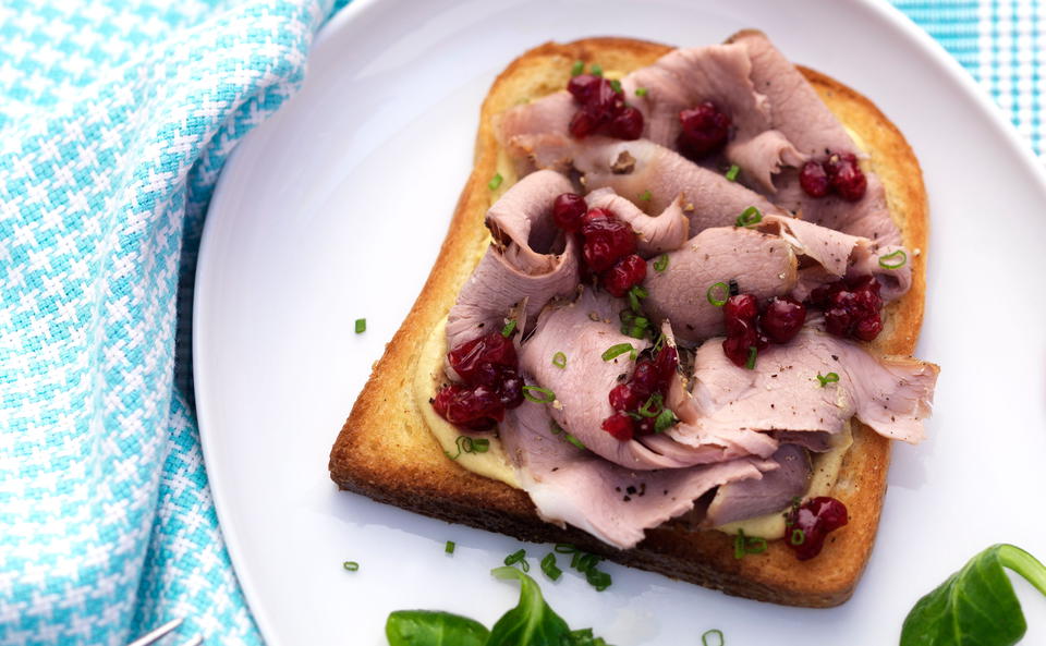 Briochetoasts mit Lammbraten