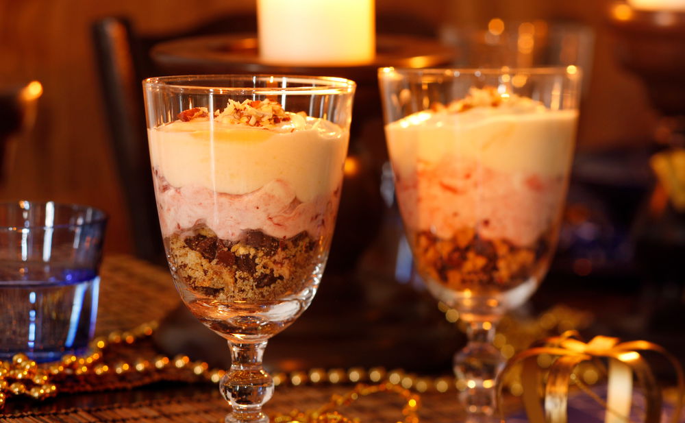 Engelsspeise mit Keksen und Schokolade • Rezept • GUSTO.AT