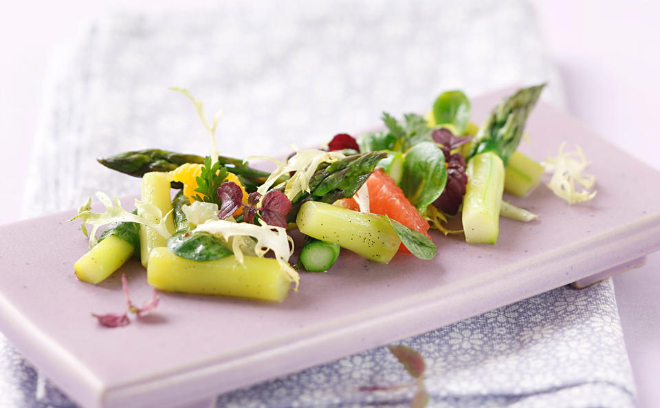 Spargelsalat mit Zitrusfrüchten • Rezept • GUSTO.AT