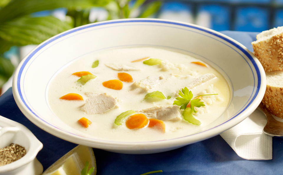 Kotósoupa Avgolémono: Griechische Hühnersuppe