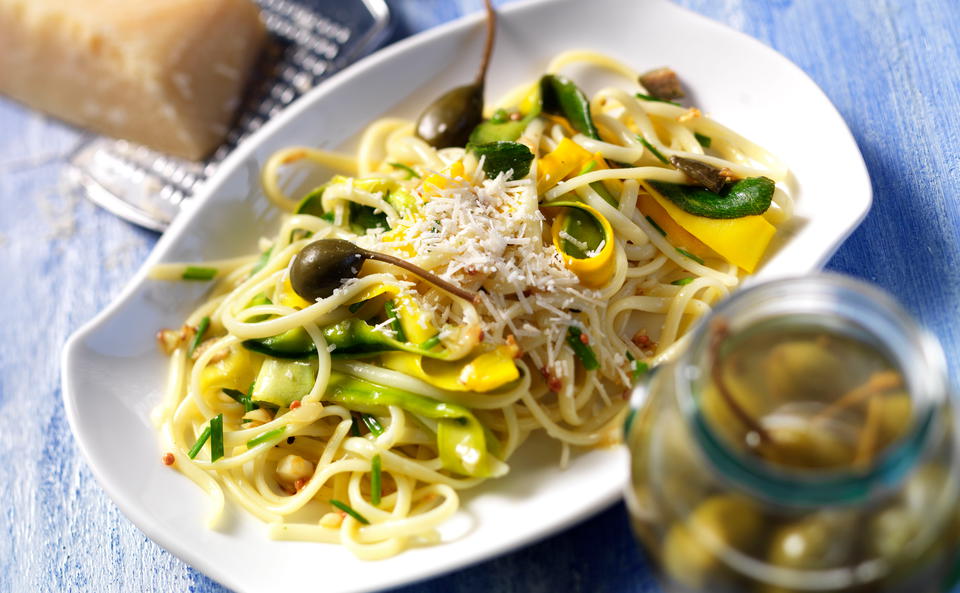 Linguine mit Zucchini und Kapern