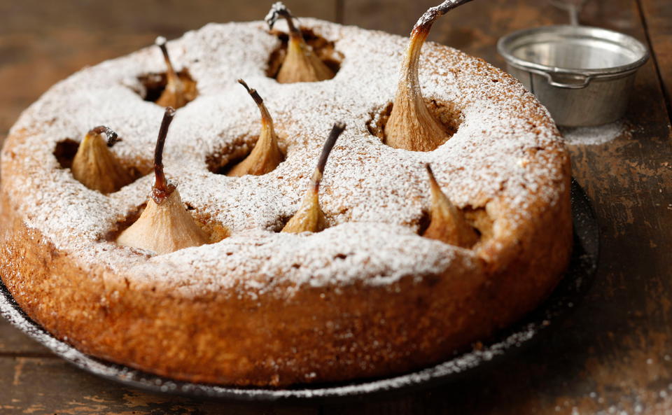 Hirse-Mandelkuchen mit Birnen