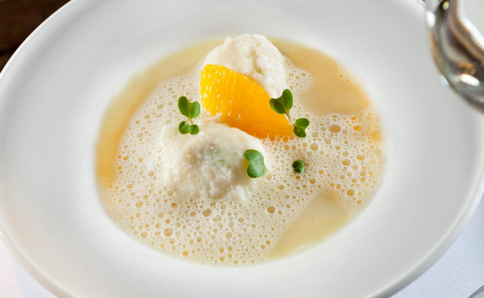 Orangensuppe mit Topfen-Käseknödeln