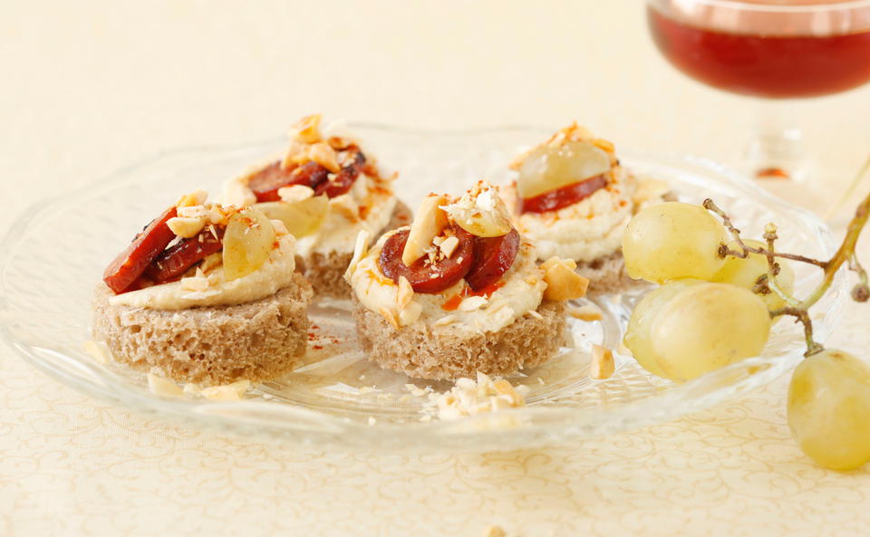 Hummus-Chorizo-Canapés