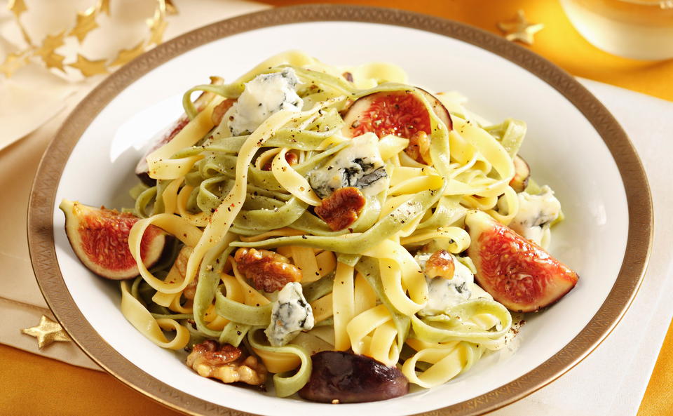 Tagliatelle mit Nüssen, Feigen und Gorgonzola