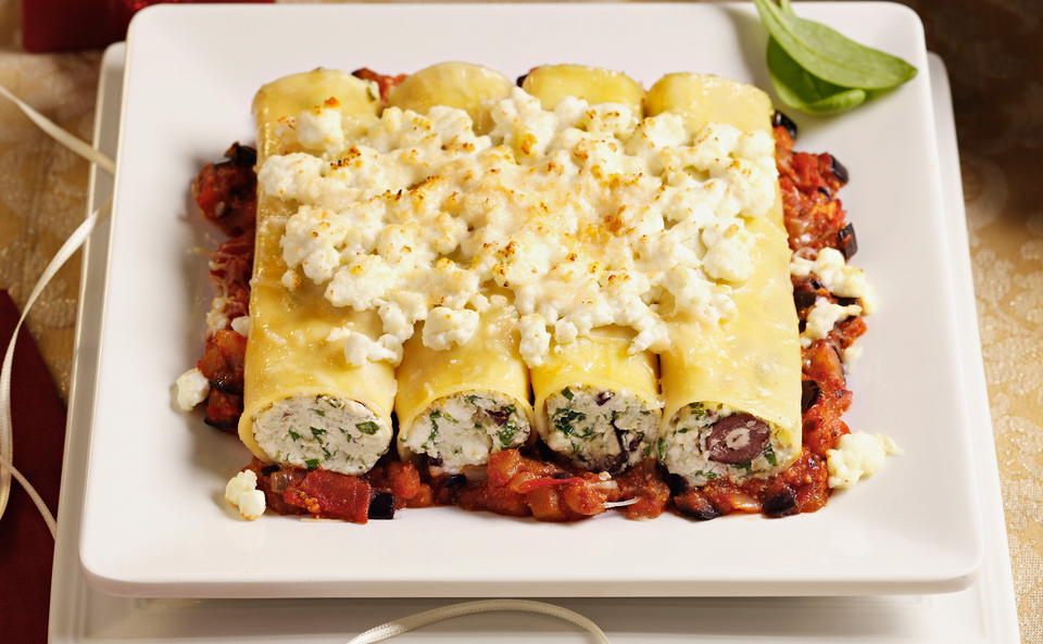 Cannelloni mit Schafkäse und Spinat auf Melanzanisugo