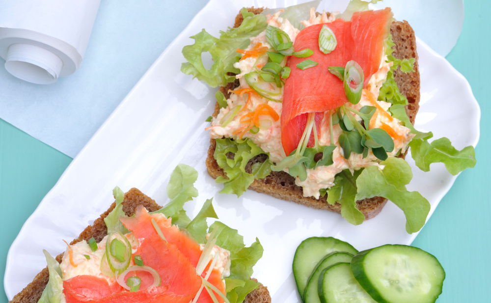 Lachsbrote mit Karottencreme • Rezept • GUSTO.AT